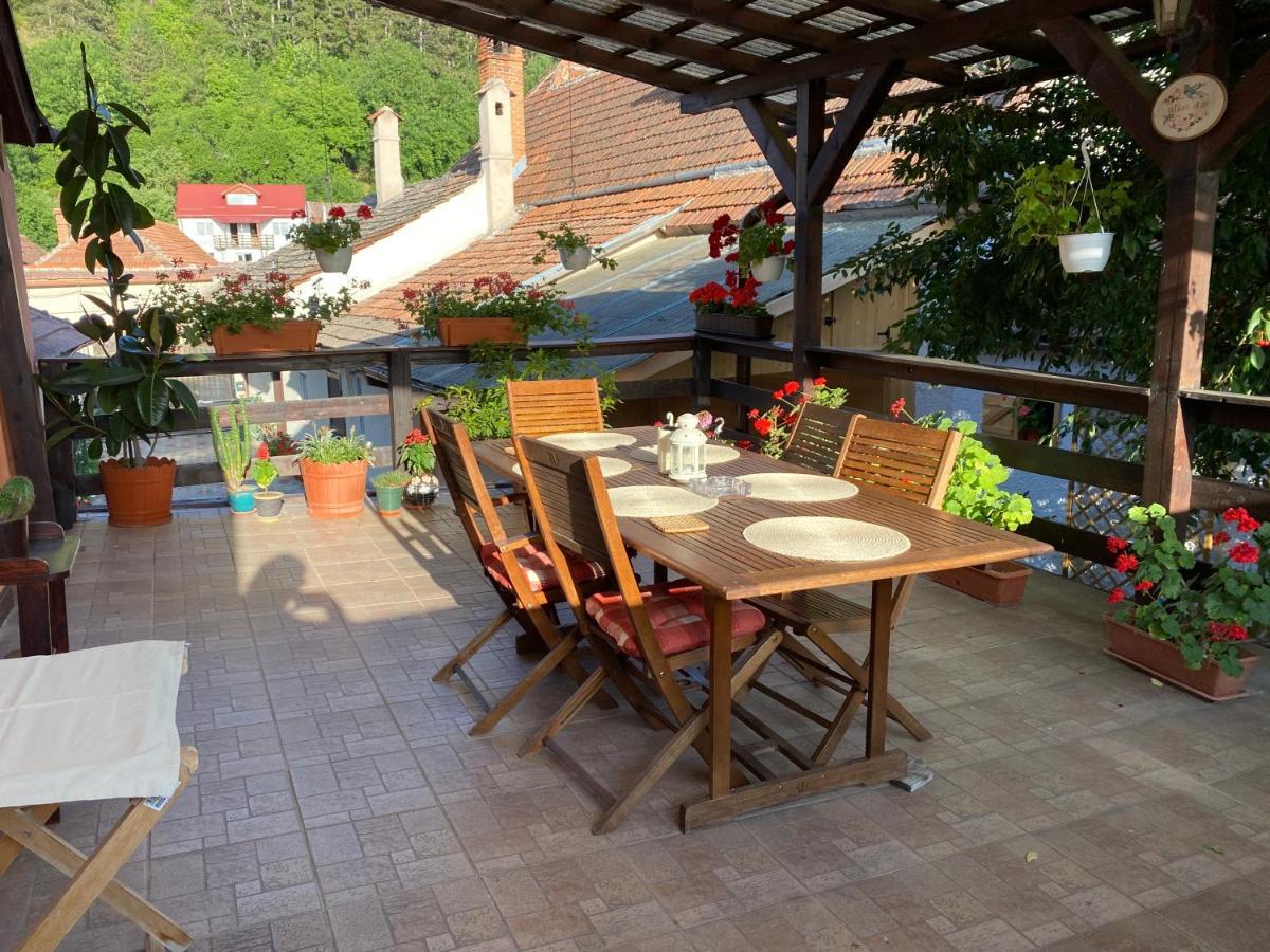 Victoria Gasthaus Rasnov - Charming Vacation House In Rasnov Esterno foto