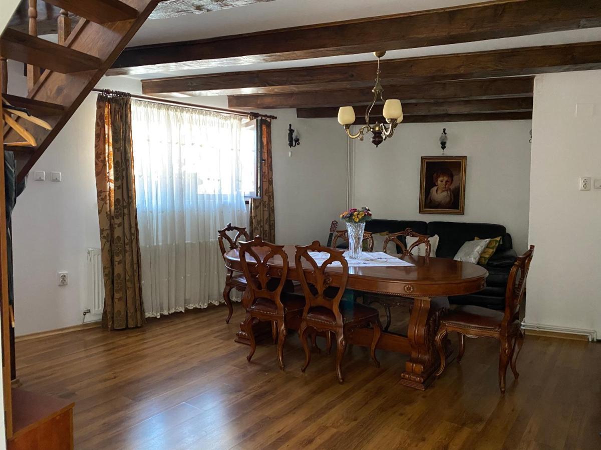Victoria Gasthaus Rasnov - Charming Vacation House In Rasnov Esterno foto