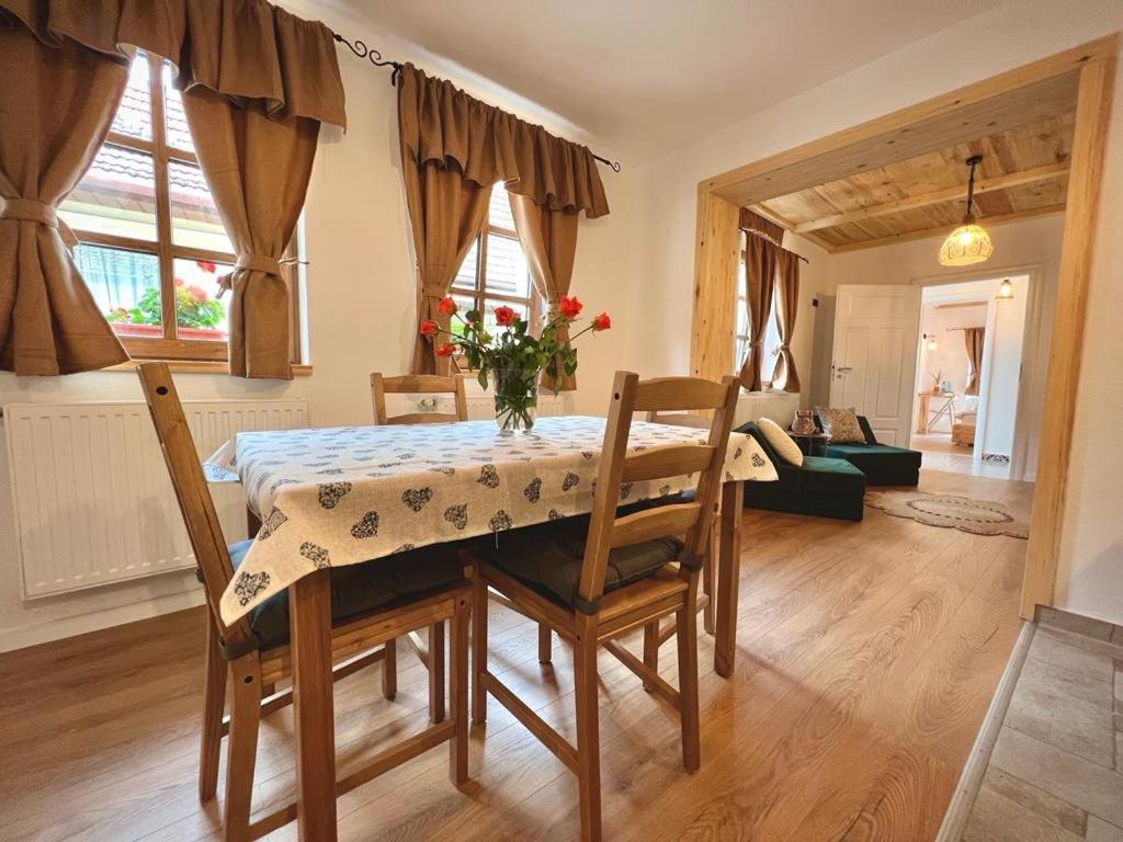 Victoria Gasthaus Rasnov - Charming Vacation House In Rasnov Esterno foto